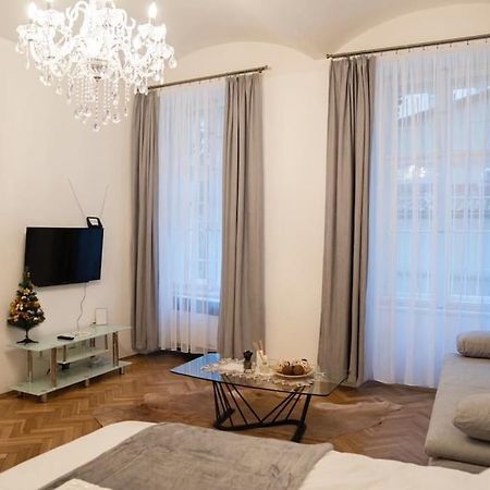 Cozy Flat By Wenceslas Square! Praga Exterior foto