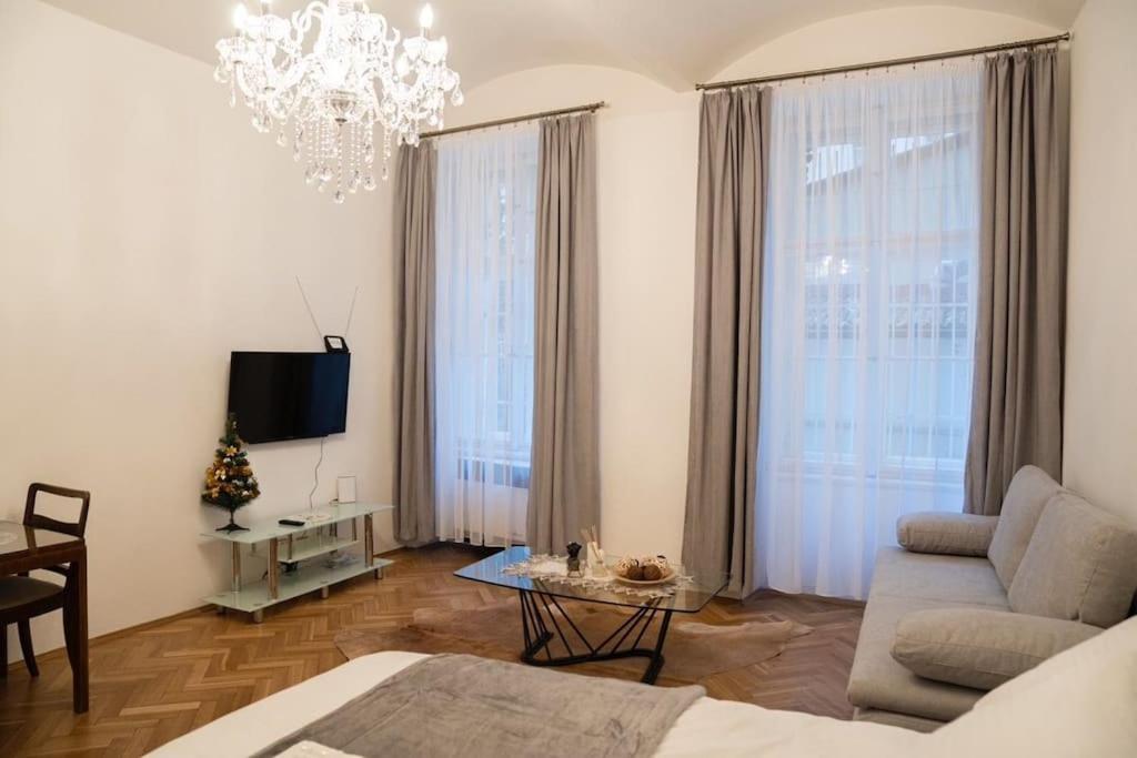 Cozy Flat By Wenceslas Square! Praga Exterior foto