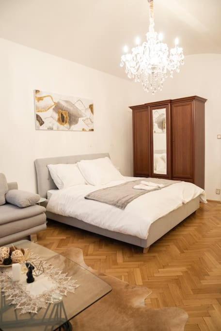 Cozy Flat By Wenceslas Square! Praga Exterior foto